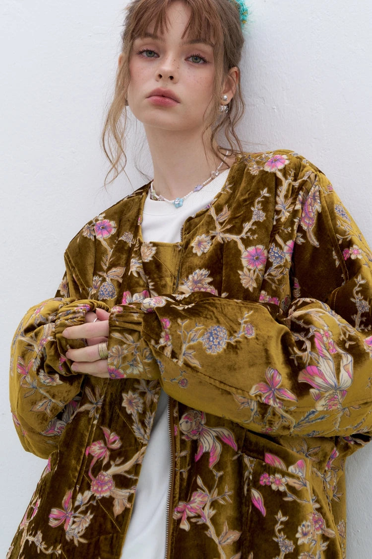 ELFSACK 2025 Gold Velvet Jacket Women's Winter Short Coat, Embroidered Goldfish Chinese Style Vintage Loose Padded Jacket