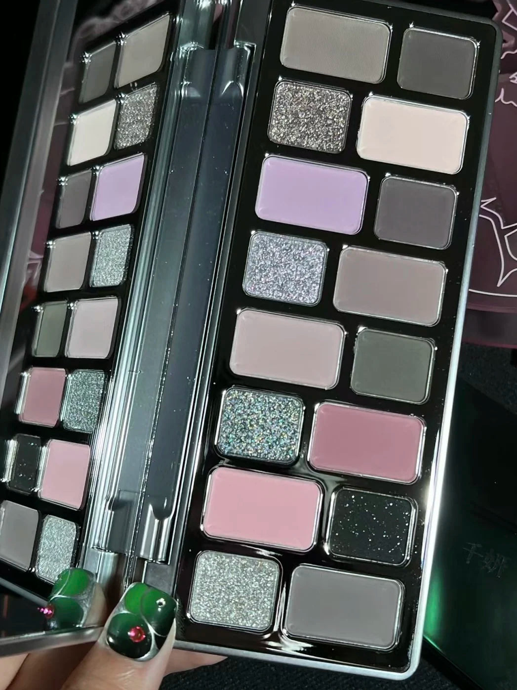 Qianyan 16-Color Eyeshadow Palette – Glitter, Matte & Shimmer