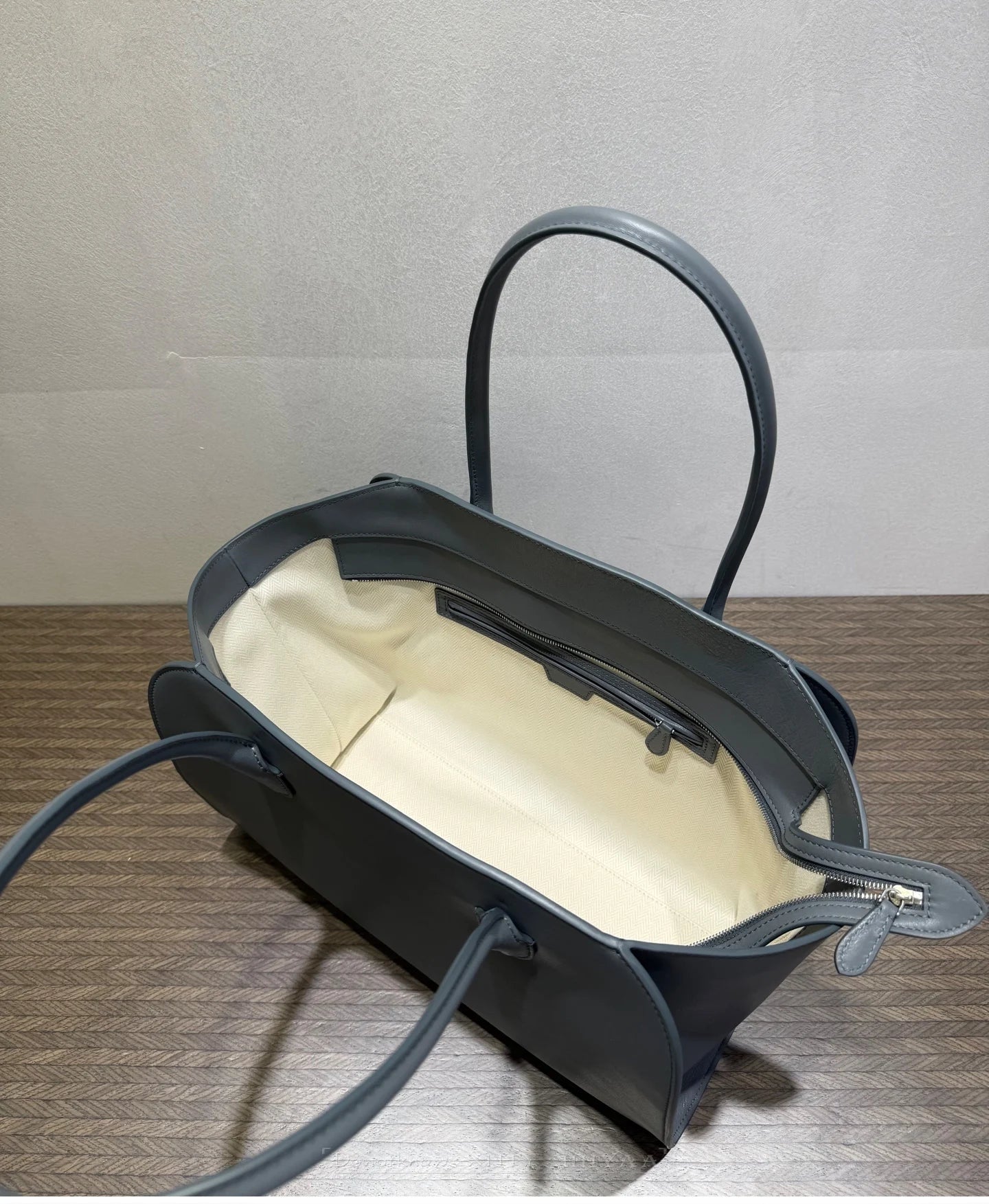 36cm Top-Grain Cowhide Tote — Effortless Everyday Elegance