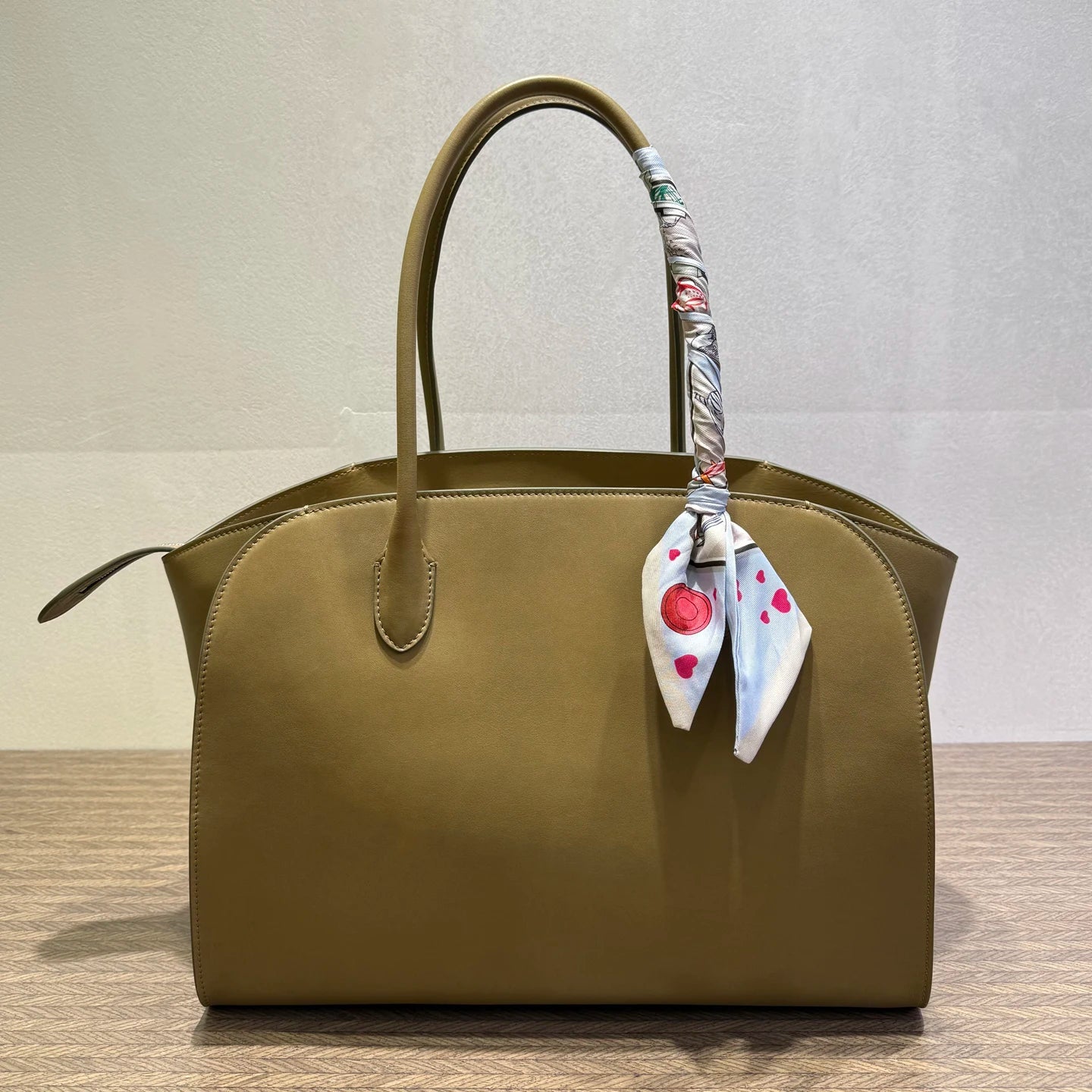36cm Top-Grain Cowhide Tote — Effortless Everyday Elegance