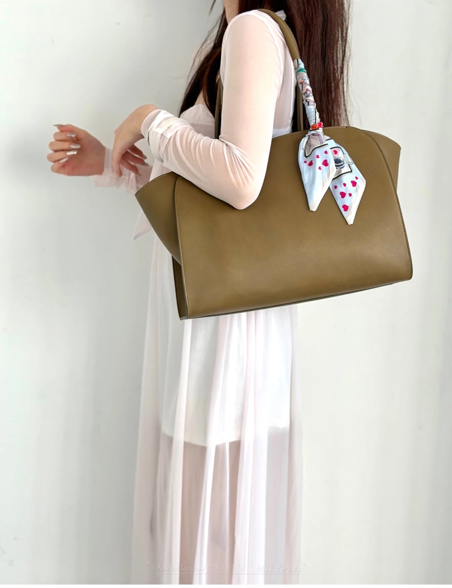 36cm Top-Grain Cowhide Tote — Effortless Everyday Elegance