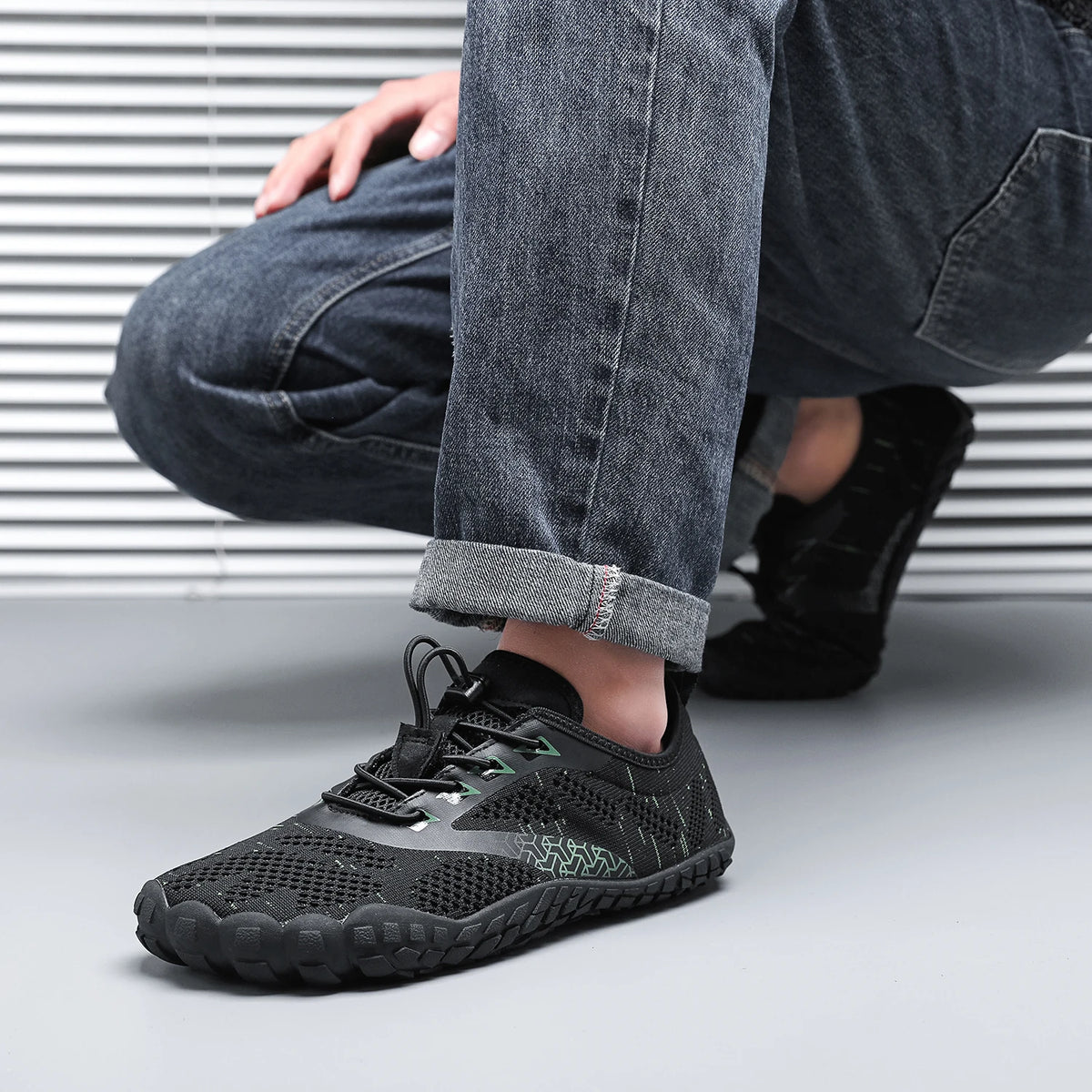 Men's Lightweight Breathable Lace-Up Shoes