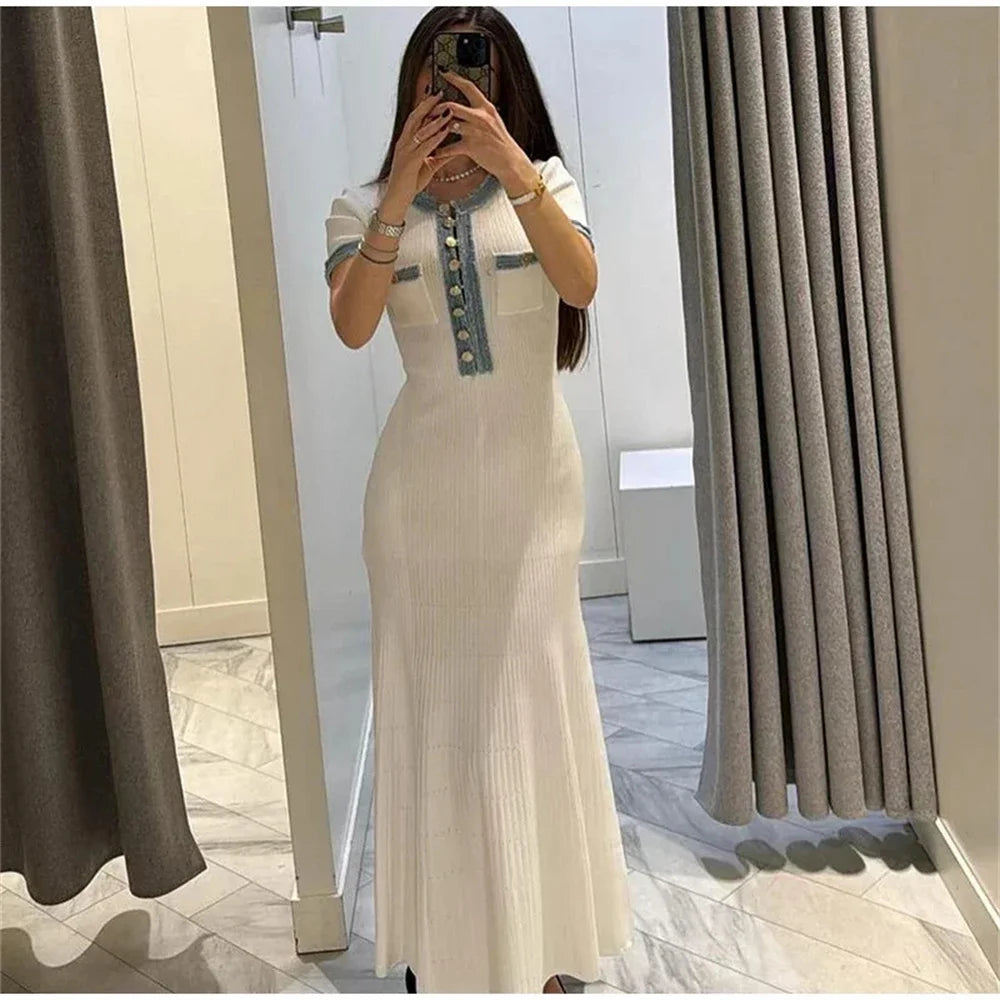 Chic Contrast Knit Maxi Dress