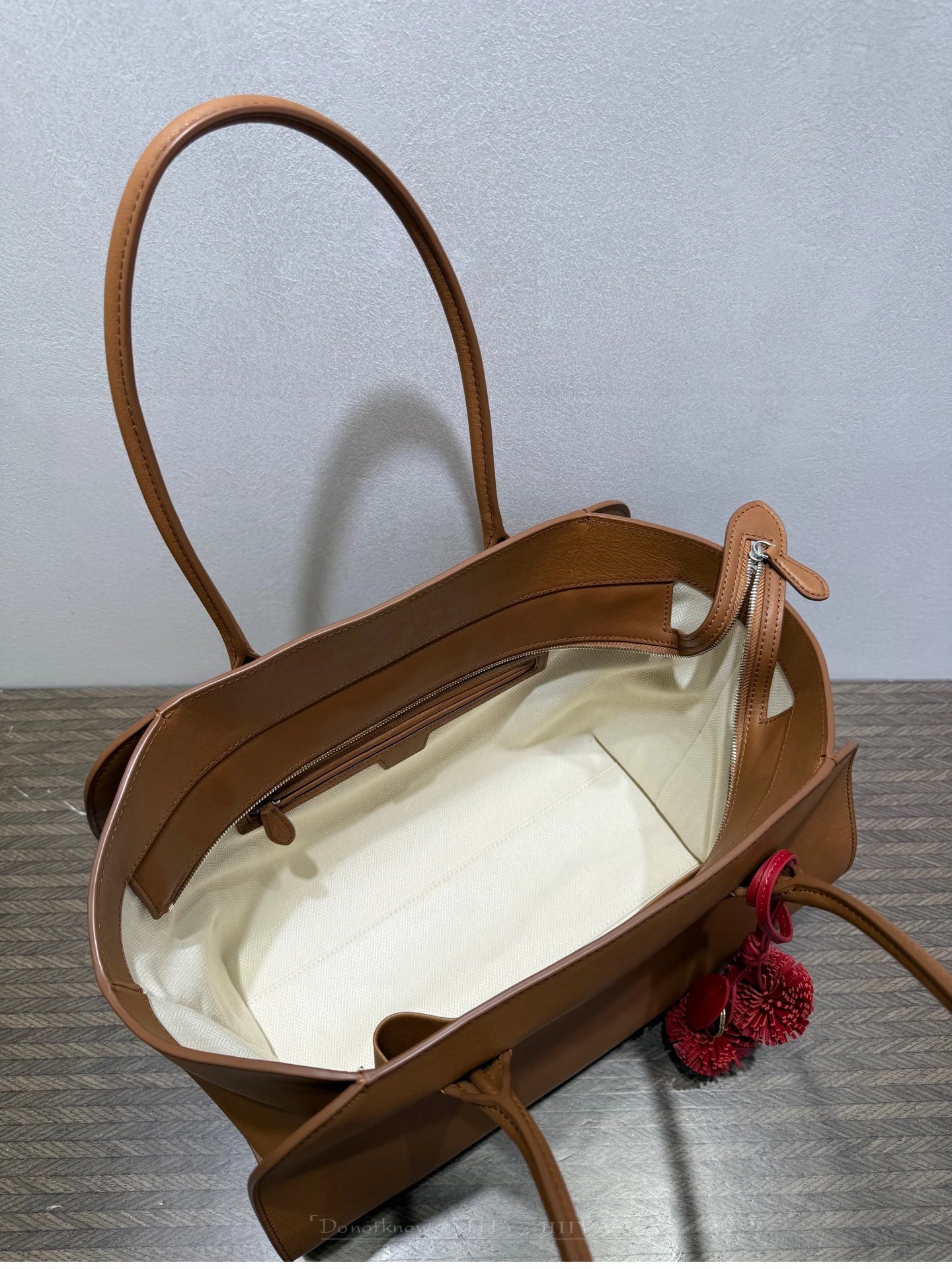36cm Top-Grain Cowhide Tote — Effortless Everyday Elegance