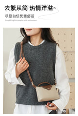 Fashionable and trendy one-shoulder bag, retro crossbody bag, simple and elegant small square bag for women.