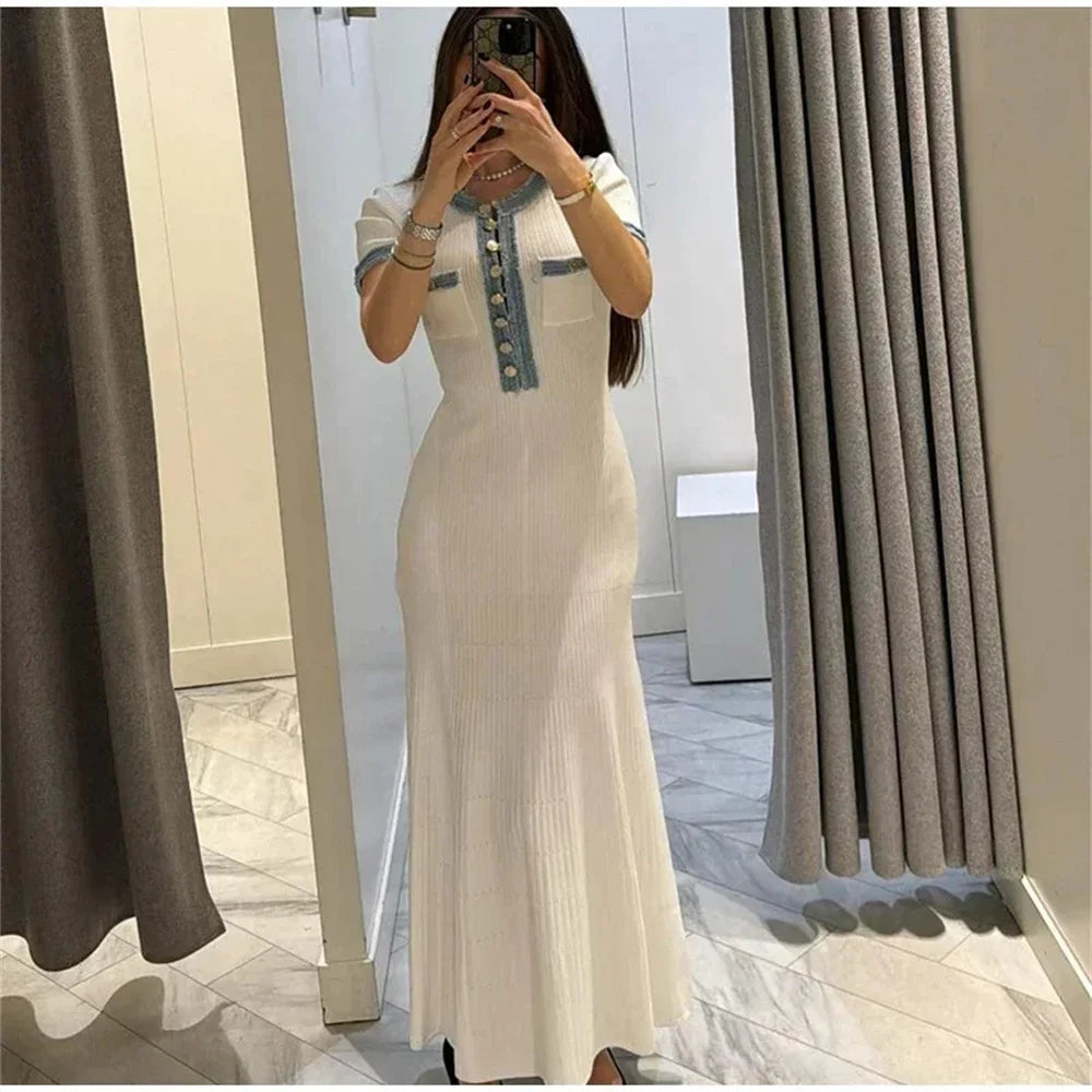 Chic Contrast Knit Maxi Dress