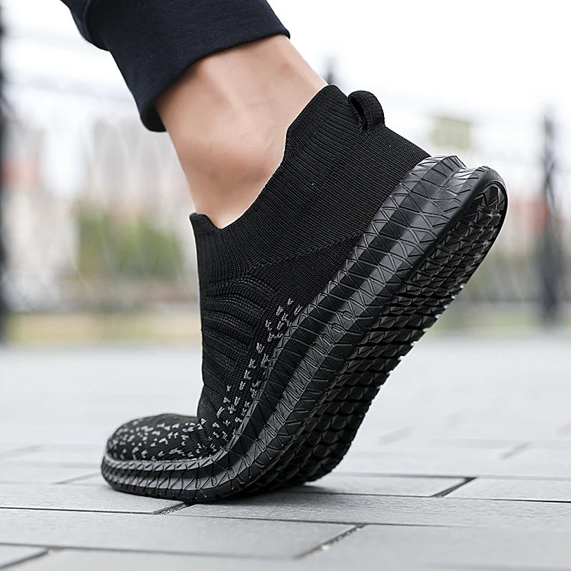 2026 Breathable Men Casual Shoes Lightweight Outdoor Male Walking Shoes Anti-slip Men's Sneakers Slip on Flats Vulcanized Shoes