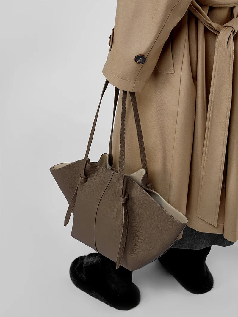 New Women's Large Capacity Cowhide Tote Fashionable Bat Wing Design Genuine Leather Handbag for Commuting Versatile Ladies Bag