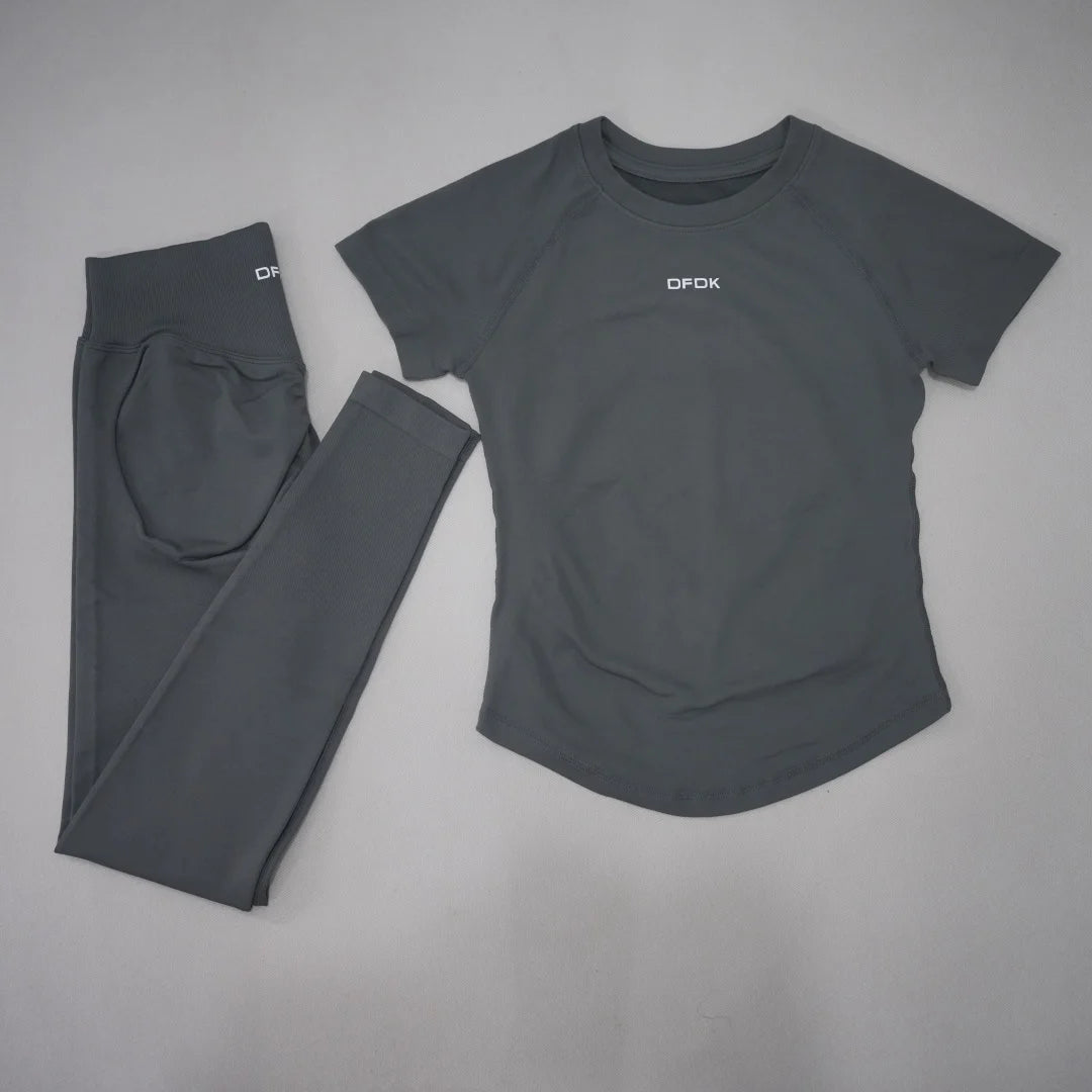 Women's Seamless Yoga Set with High-Waist Leggings