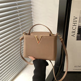 Luxury Women's Tote Bag, Chic V Shaped Stylish Pu Leather Bucket Bag, Top Cover Handbag Women Shoulder Crossbody Bags for Woman
