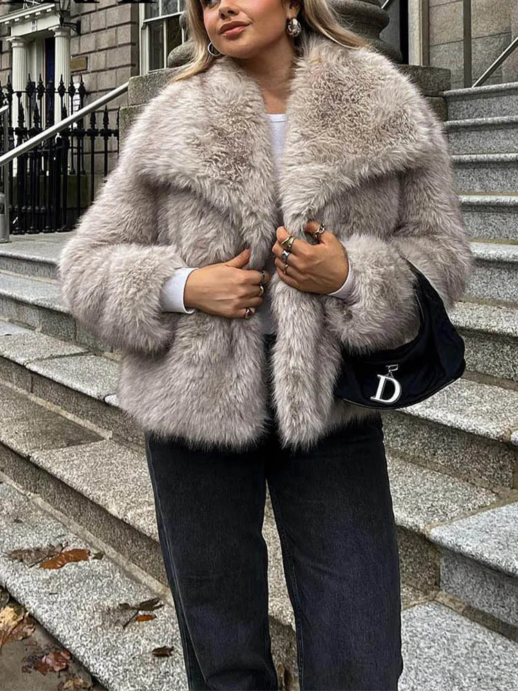 Chic Faux Fur Cropped Jacket