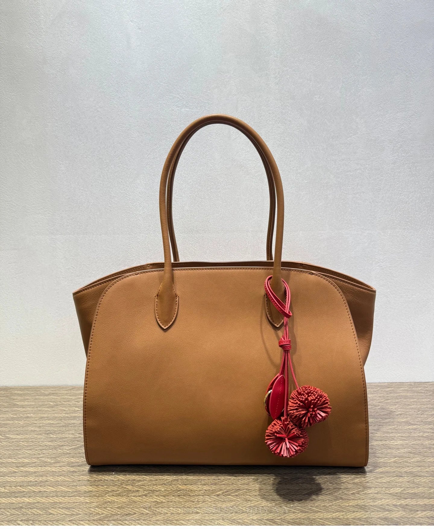 36cm Top-Grain Cowhide Tote — Effortless Everyday Elegance