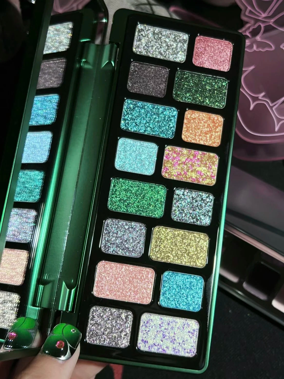 Qianyan 16-Color Eyeshadow Palette – Glitter, Matte & Shimmer