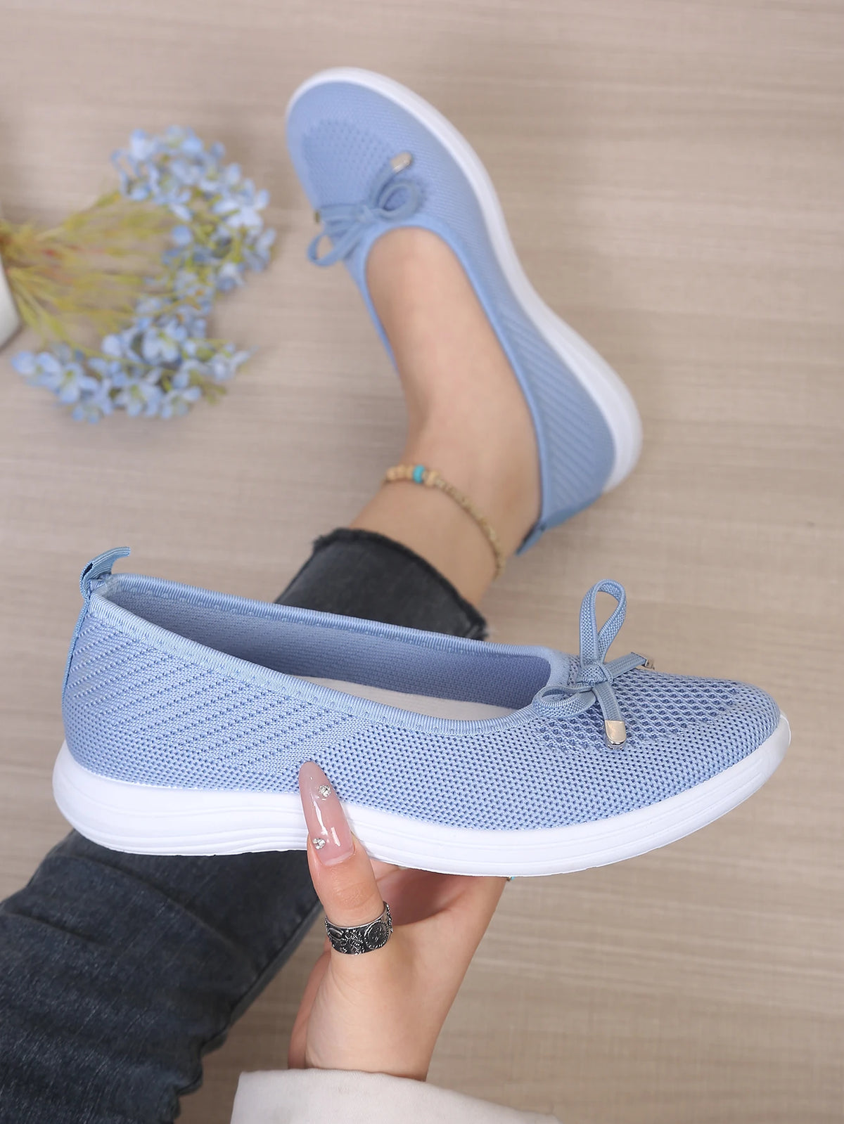 Women's Breathable Mesh Flat Shoes, Decorated with a Bow, Are Lightweight and Comfortable, Perfect for Mom Shoes.