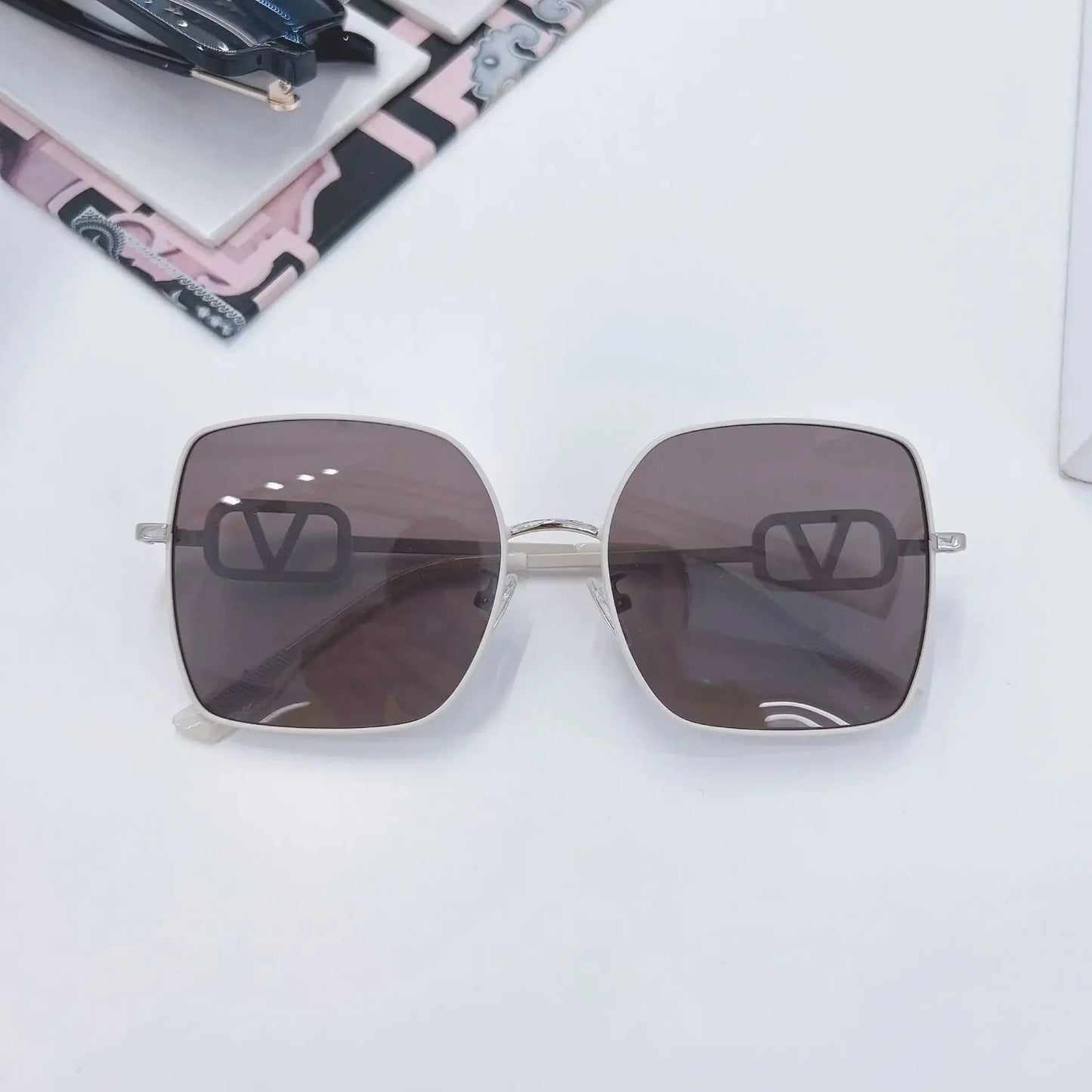 2025 New Fashion Metal Square Polarized Sun Glasses Women Luxury Diamond UV400 Sunglasses Ladies Oversized Eyewears Gafas De Sol