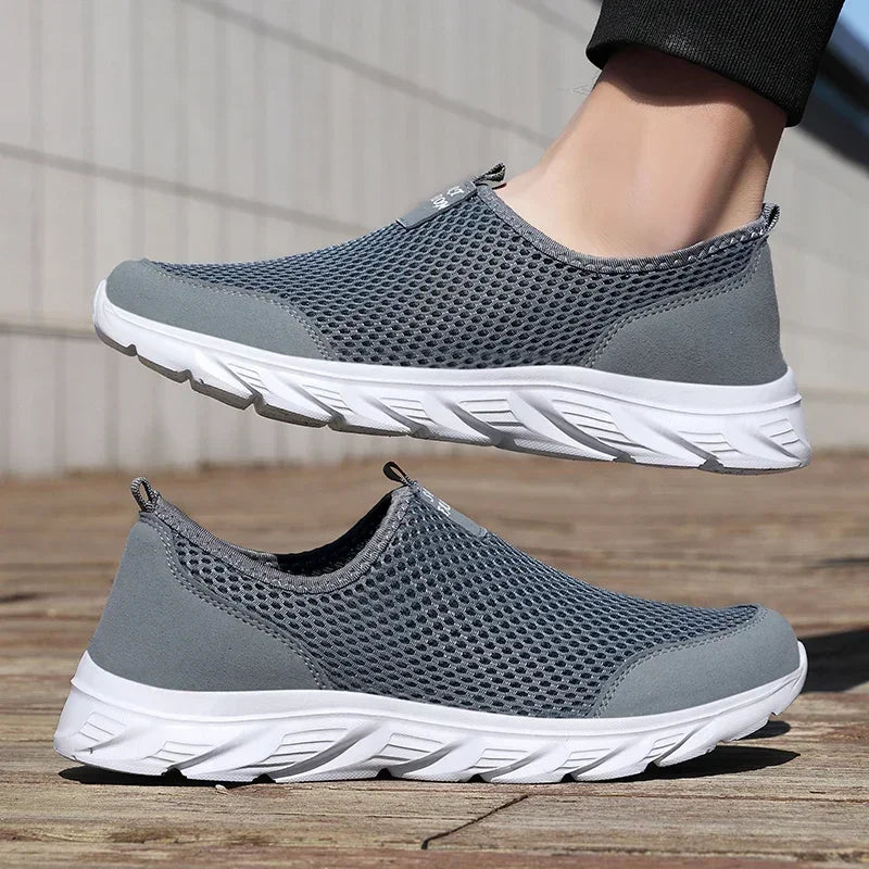 New Running Shoes for Men Breathable Sports Shoes Light Weight Fashion Summer Mesh Breathable Sneakers for Men Plus Size 38-47