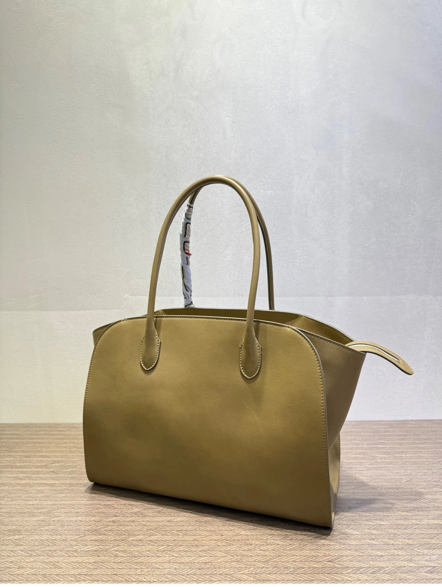 36cm Top-Grain Cowhide Tote — Effortless Everyday Elegance
