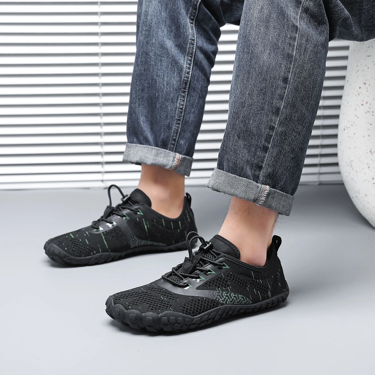 Men's Lightweight Breathable Lace-Up Shoes