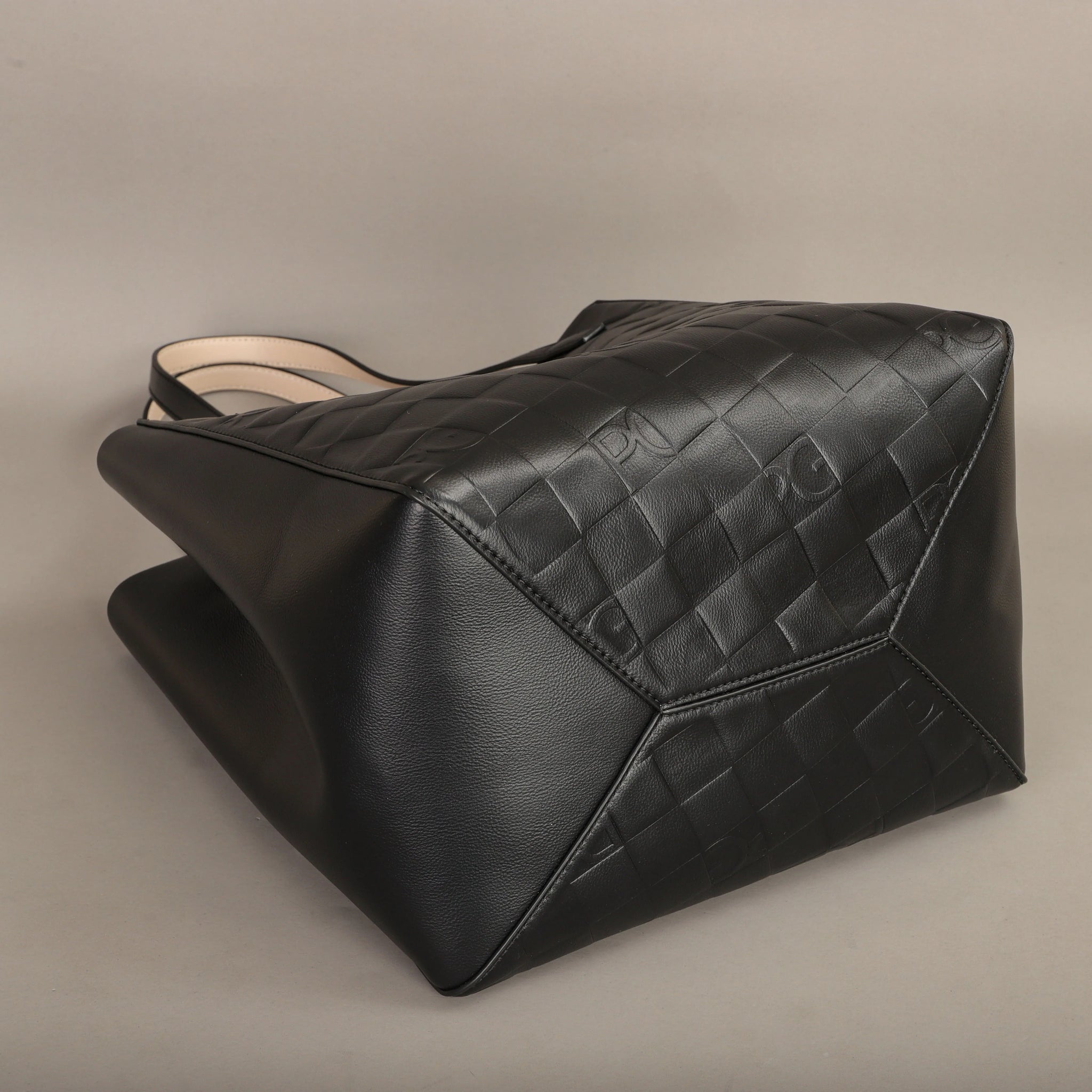 Elegant Leather Bucket Bag