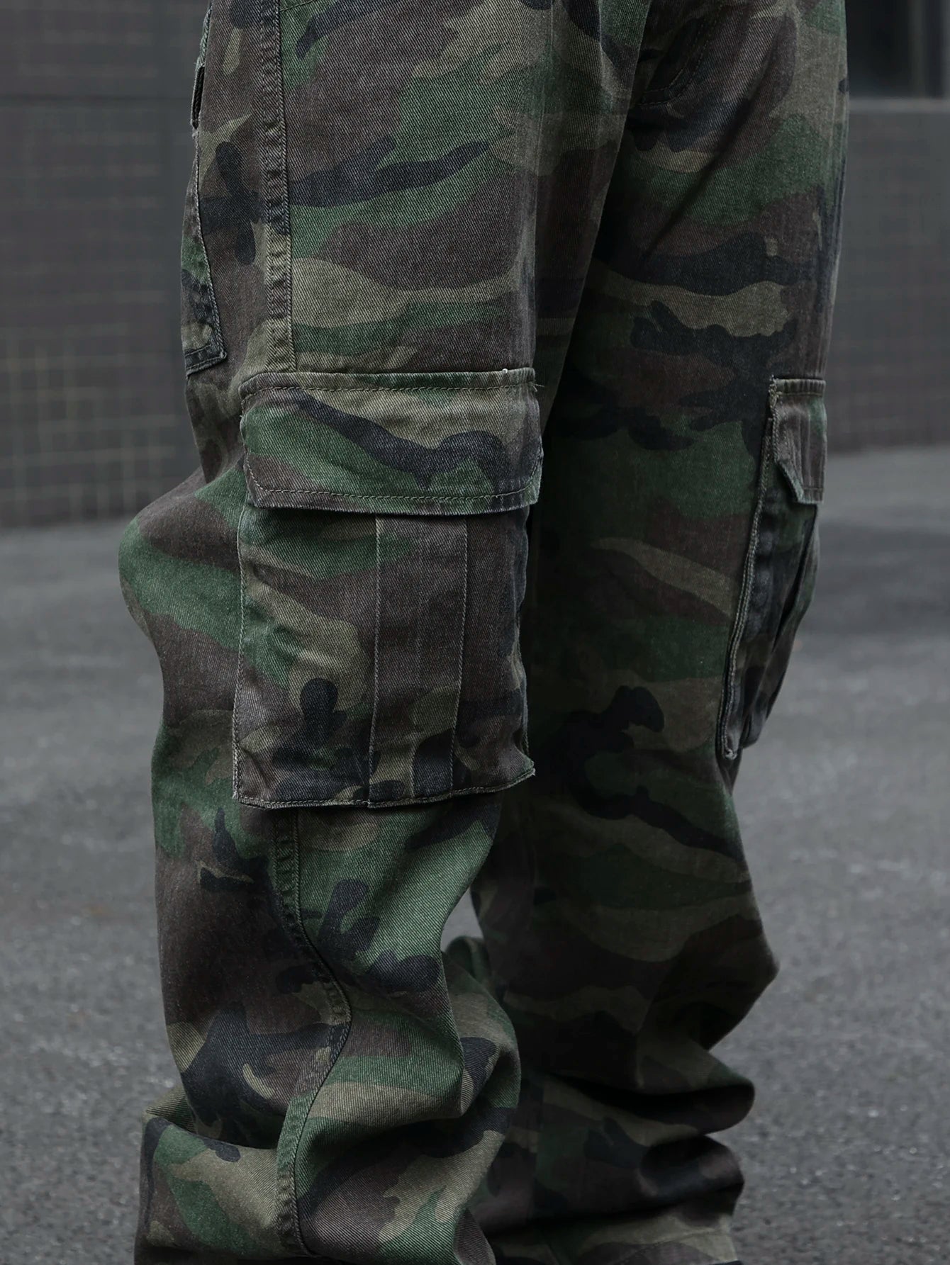 Men's camouflage utility jeans. Multi-pocket design. Stylish and trendy. Loose fit.