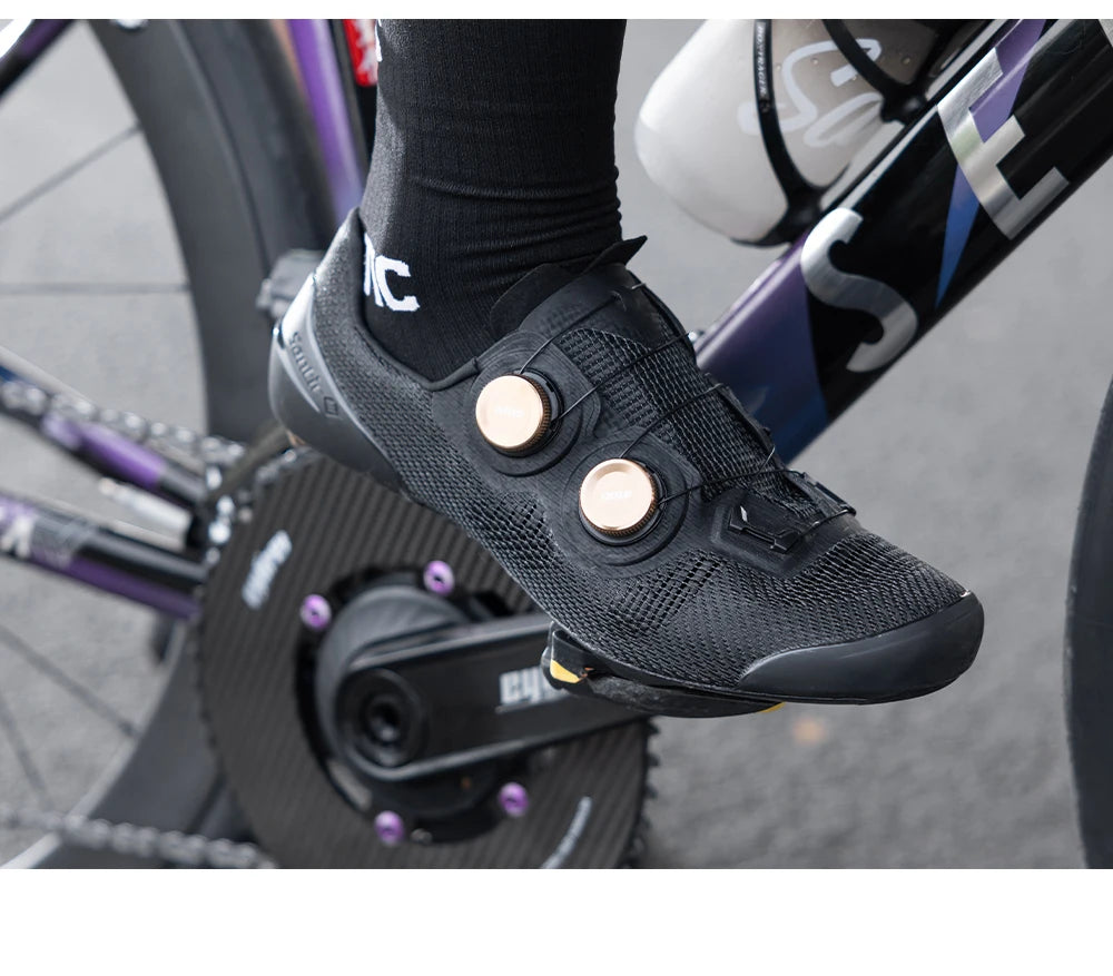 Santic Road Cycling Shoes Carbon Fiber Road Lock Shoes 14 Hardness Competition Ultra Light Cycling Shoes Suitable