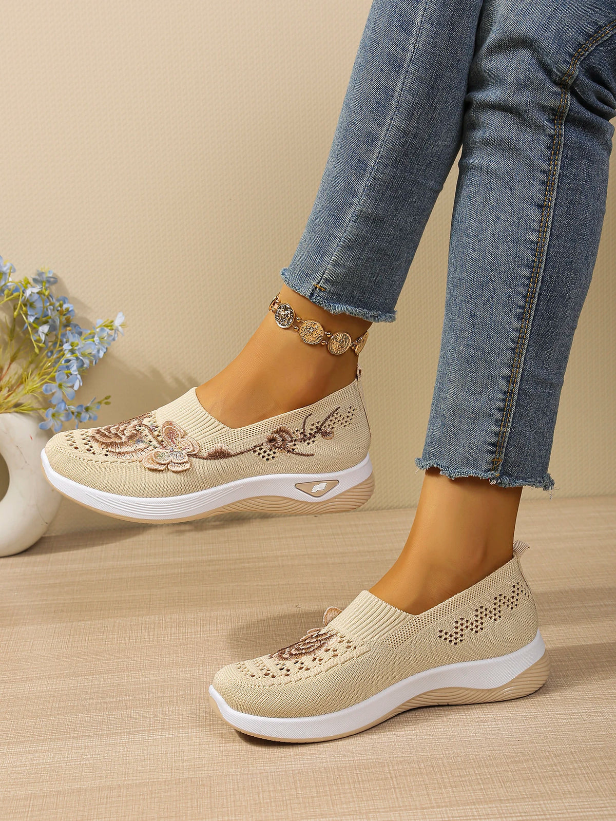 Comfort Women Closed Toe Mules Sandals Floral Embroidery Hollow Mesh Slip On Wedge Platform Lightweight Daily Walkin Lady Shoes