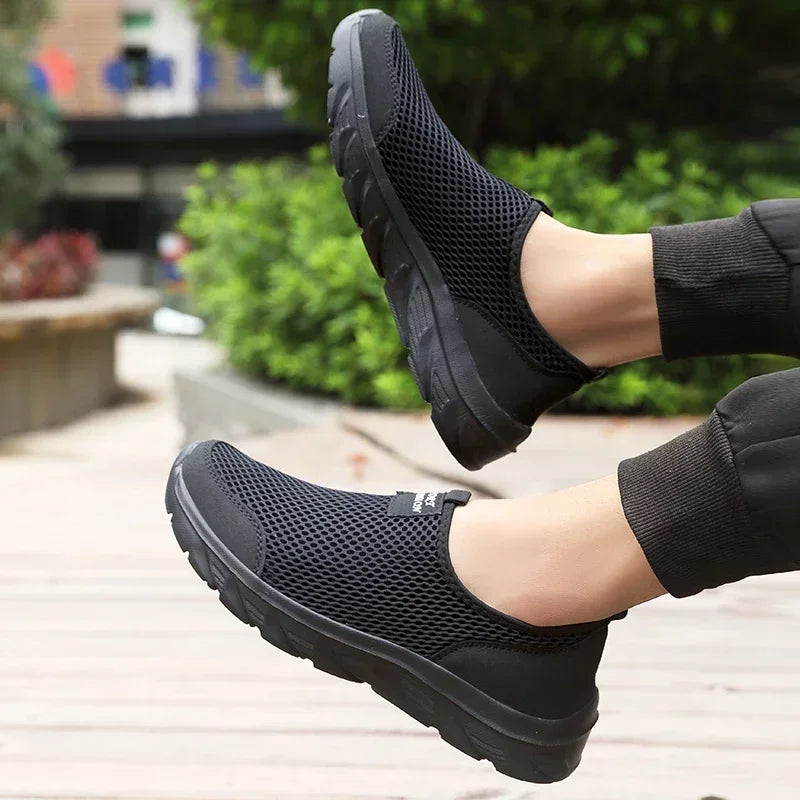 New Running Shoes for Men Breathable Sports Shoes Light Weight Fashion Summer Mesh Breathable Sneakers for Men Plus Size 38-47