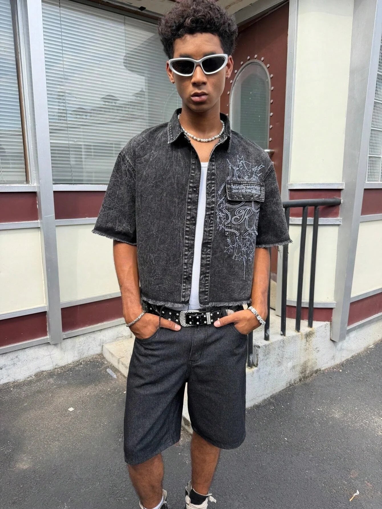 Men's Vintage Black Washed Embroidered Raw Edge Denim Short-Sleeve Shirt, Y2K Streetwear Cropped Top