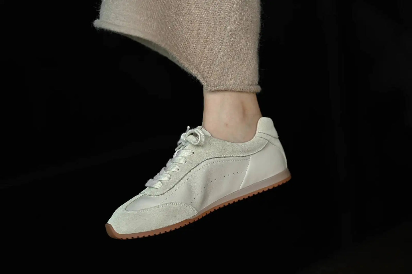 Women's Genuine Leather Retro Lace-Up Flat Sneakers