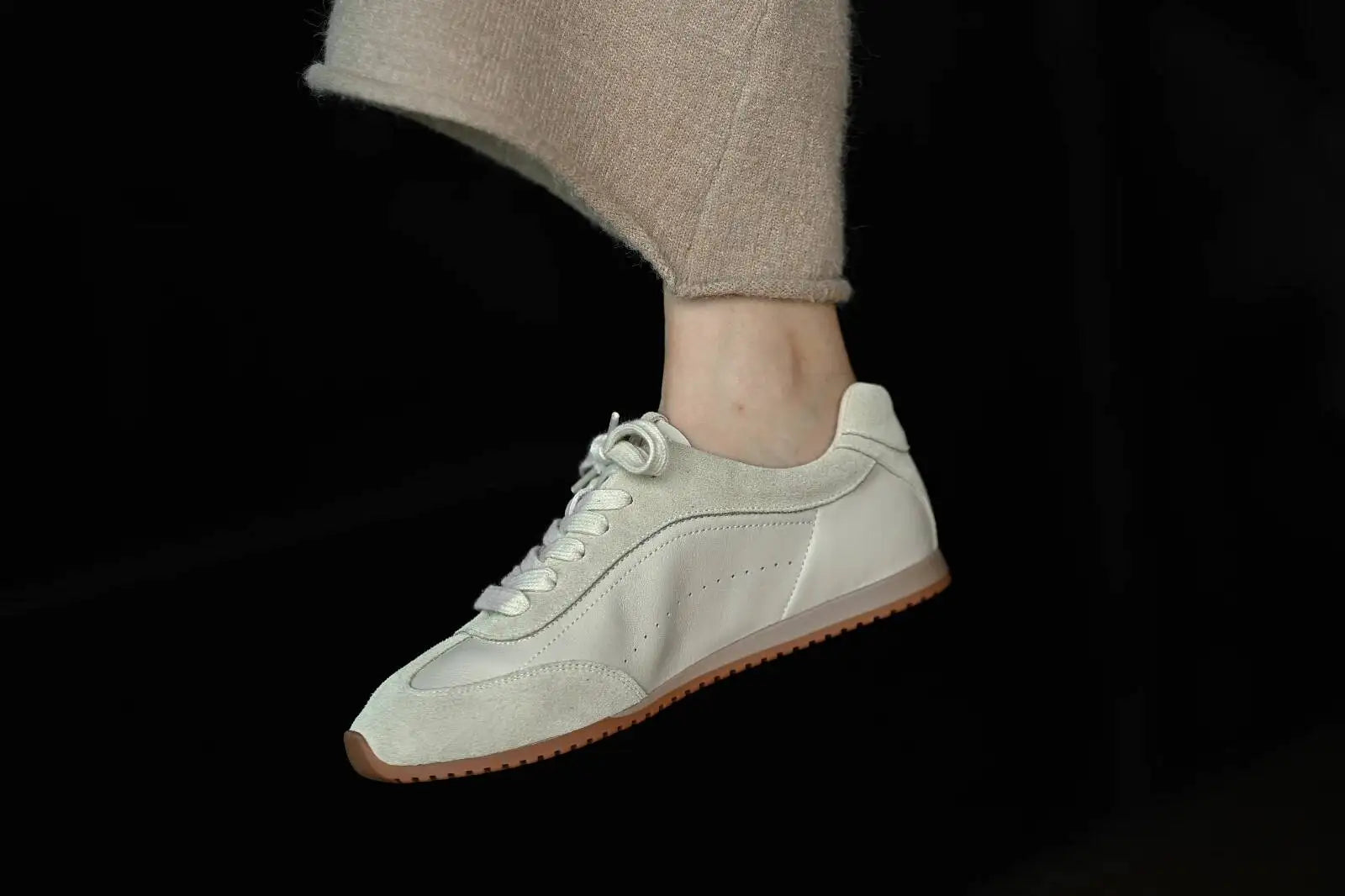 Women's Genuine Leather Retro Lace-Up Flat Sneakers