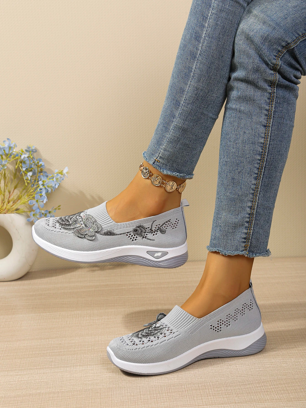 Comfort Women Closed Toe Mules Sandals Floral Embroidery Hollow Mesh Slip On Wedge Platform Lightweight Daily Walkin Lady Shoes