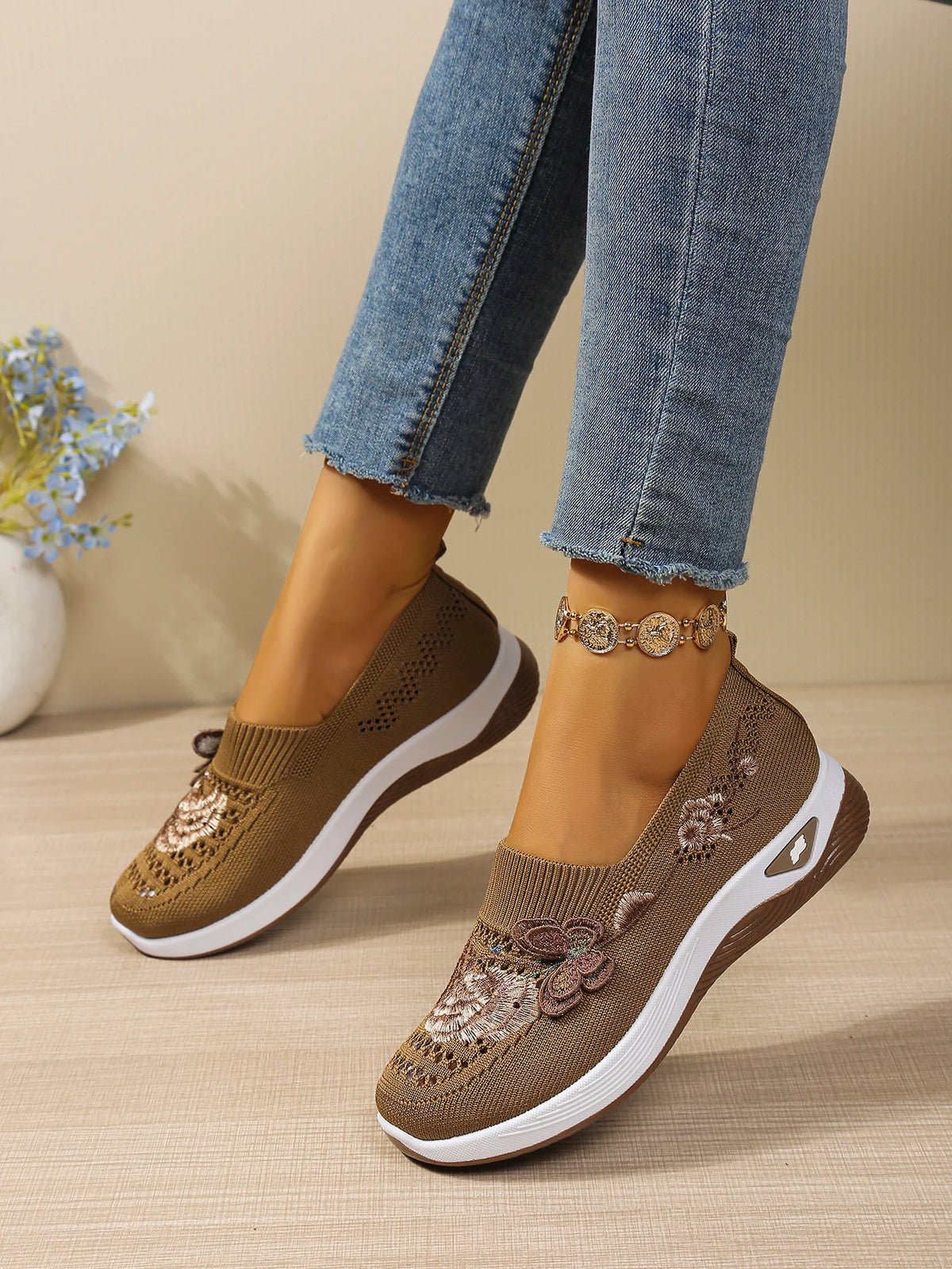 Comfort Women Closed Toe Mules Sandals Floral Embroidery Hollow Mesh Slip On Wedge Platform Lightweight Daily Walkin Lady Shoes
