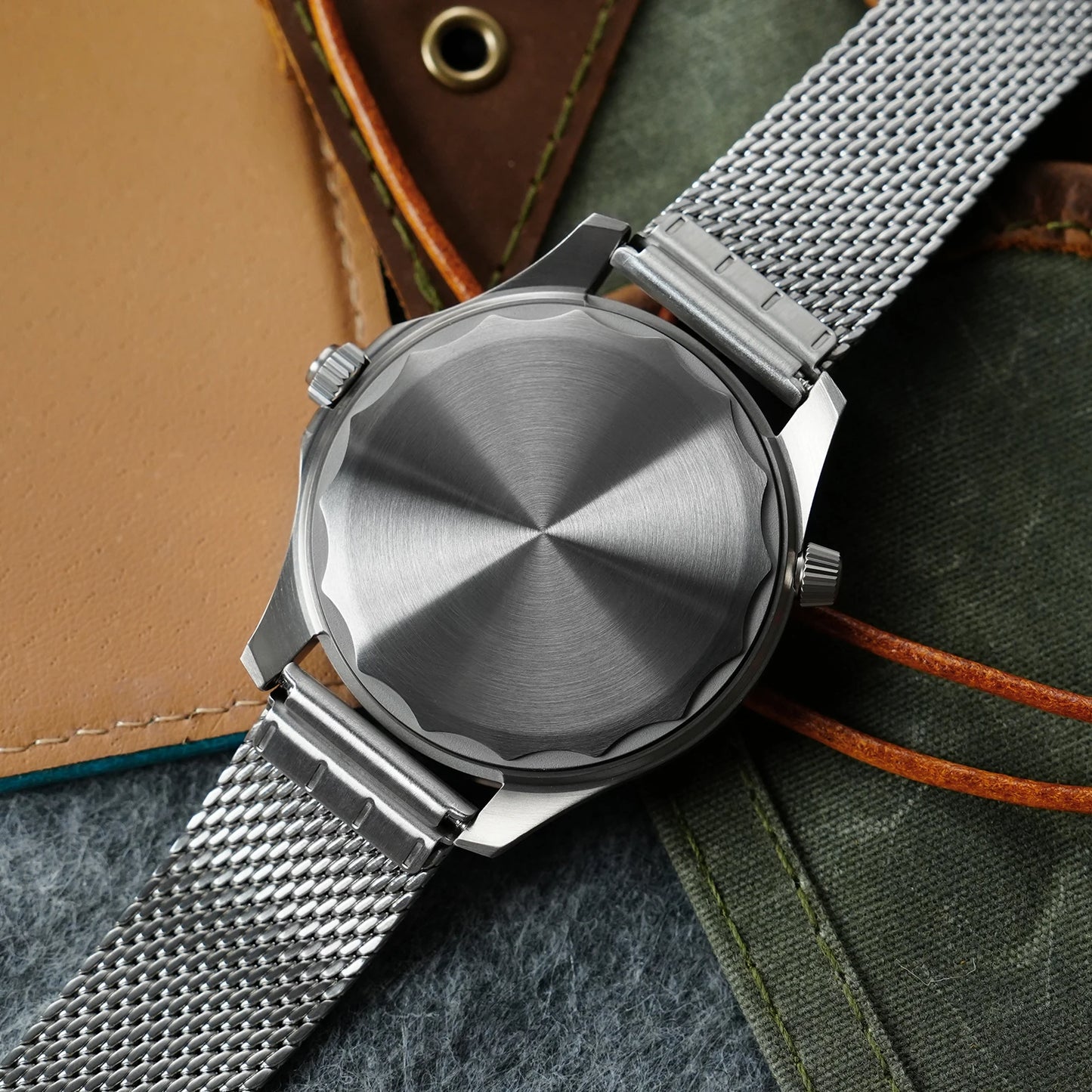 Watchdives WD007Q Luxury Titanium Watch 007 NTTD VH31 Sweep Quartz Wristwatches AR Sapphire 200M Waterproof 42Mm Vintage Watches