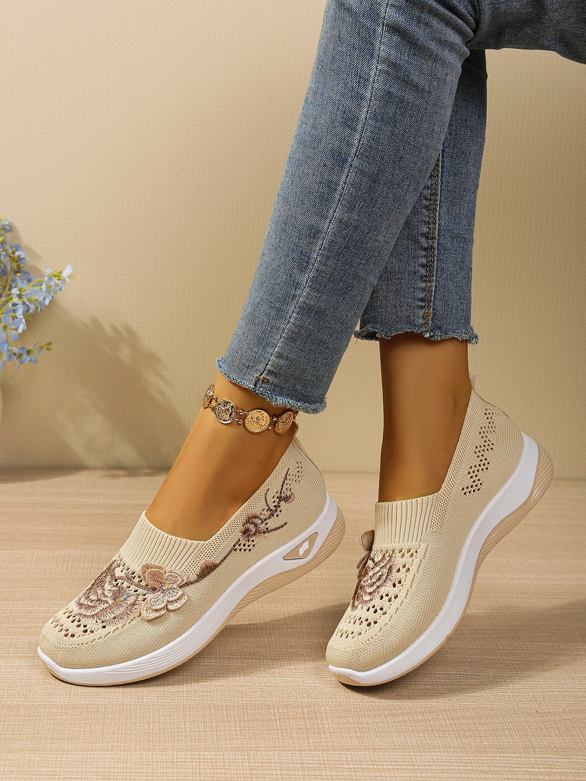 Comfort Women Closed Toe Mules Sandals Floral Embroidery Hollow Mesh Slip On Wedge Platform Lightweight Daily Walkin Lady Shoes