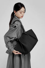 New Women's Large Capacity Cowhide Tote Fashionable Bat Wing Design Genuine Leather Handbag for Commuting Versatile Ladies Bag