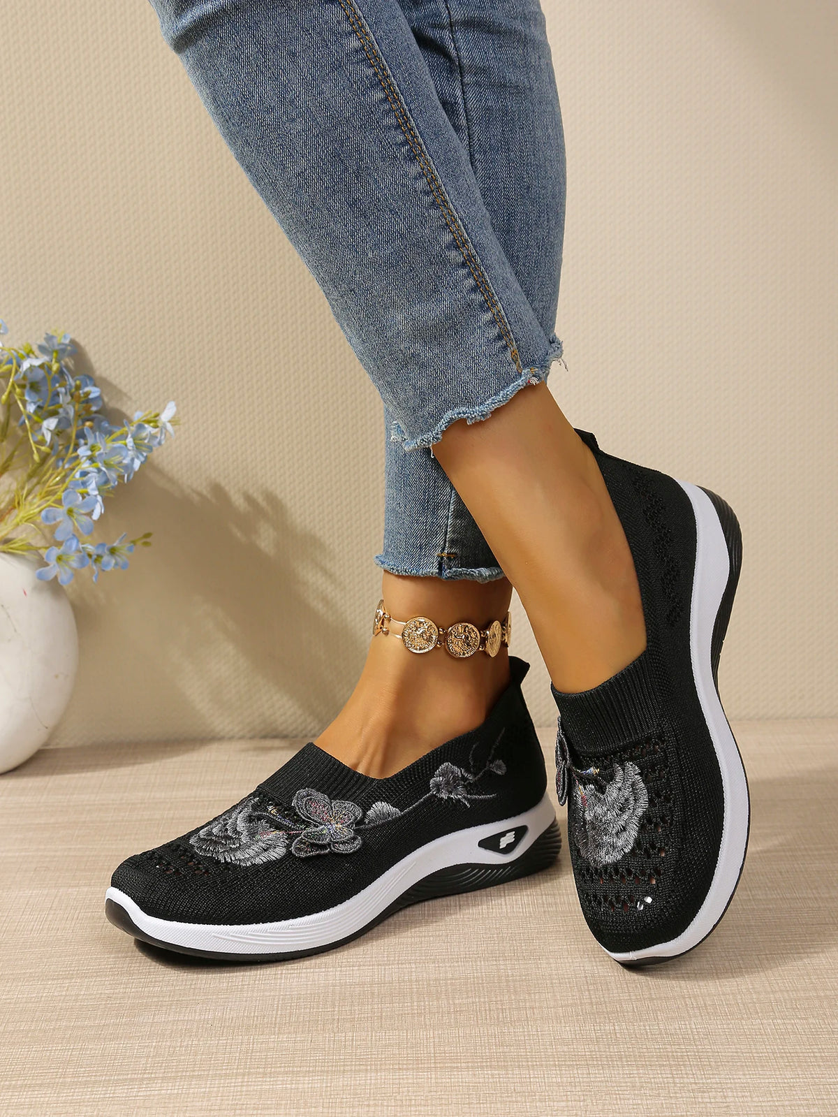 Comfort Women Closed Toe Mules Sandals Floral Embroidery Hollow Mesh Slip On Wedge Platform Lightweight Daily Walkin Lady Shoes