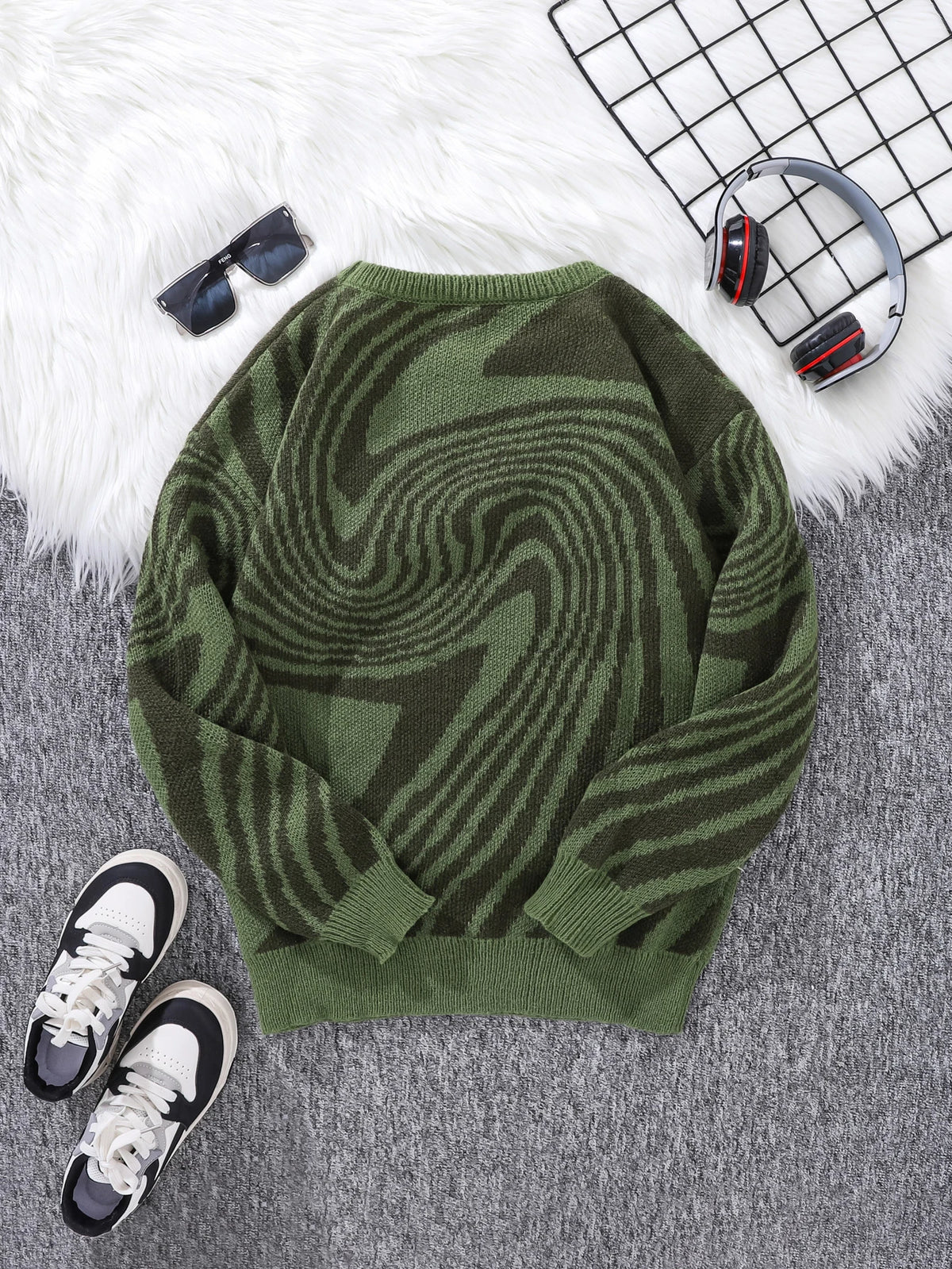 Men’s Contrast Maze Jacquard Crewneck Sweater