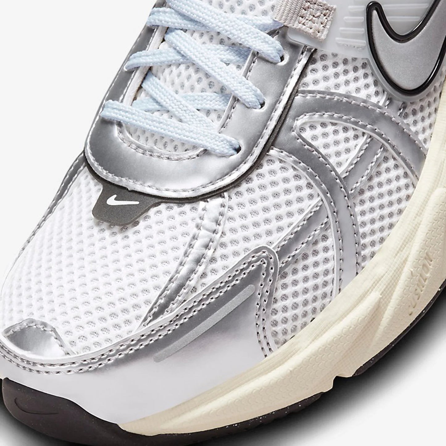 Nike Women's Winter Lightweight Shock-Absorbing Running Shoes FD0736