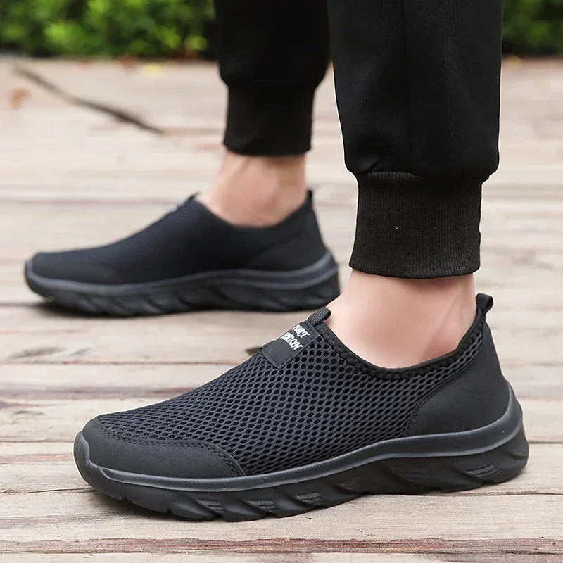New Running Shoes for Men Breathable Sports Shoes Light Weight Fashion Summer Mesh Breathable Sneakers for Men Plus Size 38-47