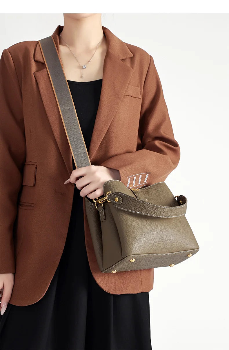100% Genuine Leather Women's Crossbody Bag 2025 Summer Female Shoulder Bag Luxury Design Handbag phone makeup Bag Commuter