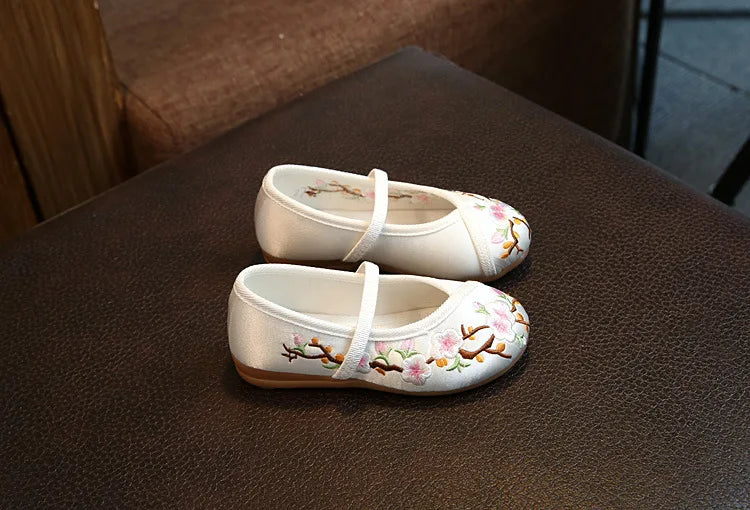 Girls’ Embroidered Ethnic Princess Shoes
