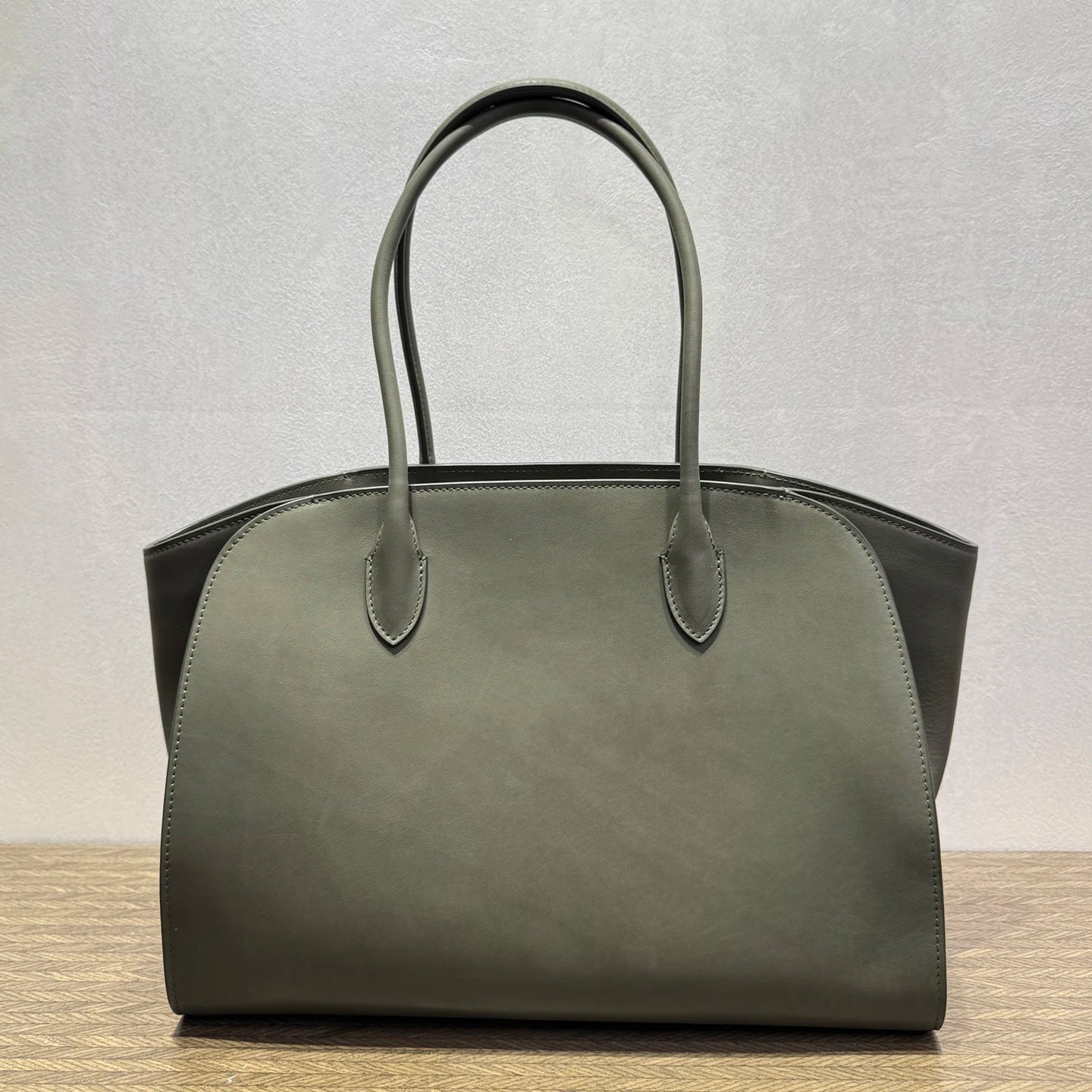 36cm Top-Grain Cowhide Tote — Effortless Everyday Elegance
