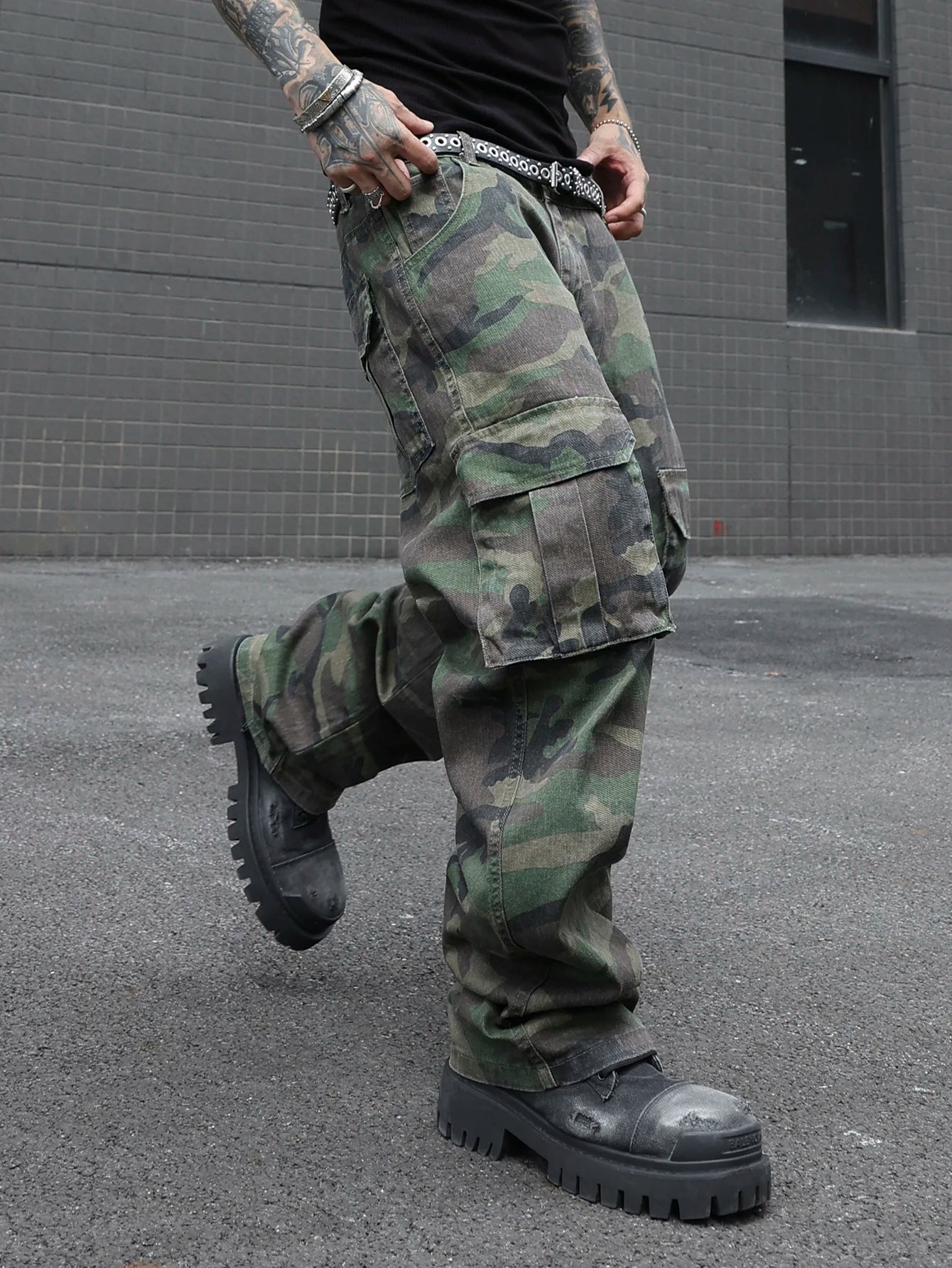 Men's camouflage utility jeans. Multi-pocket design. Stylish and trendy. Loose fit.