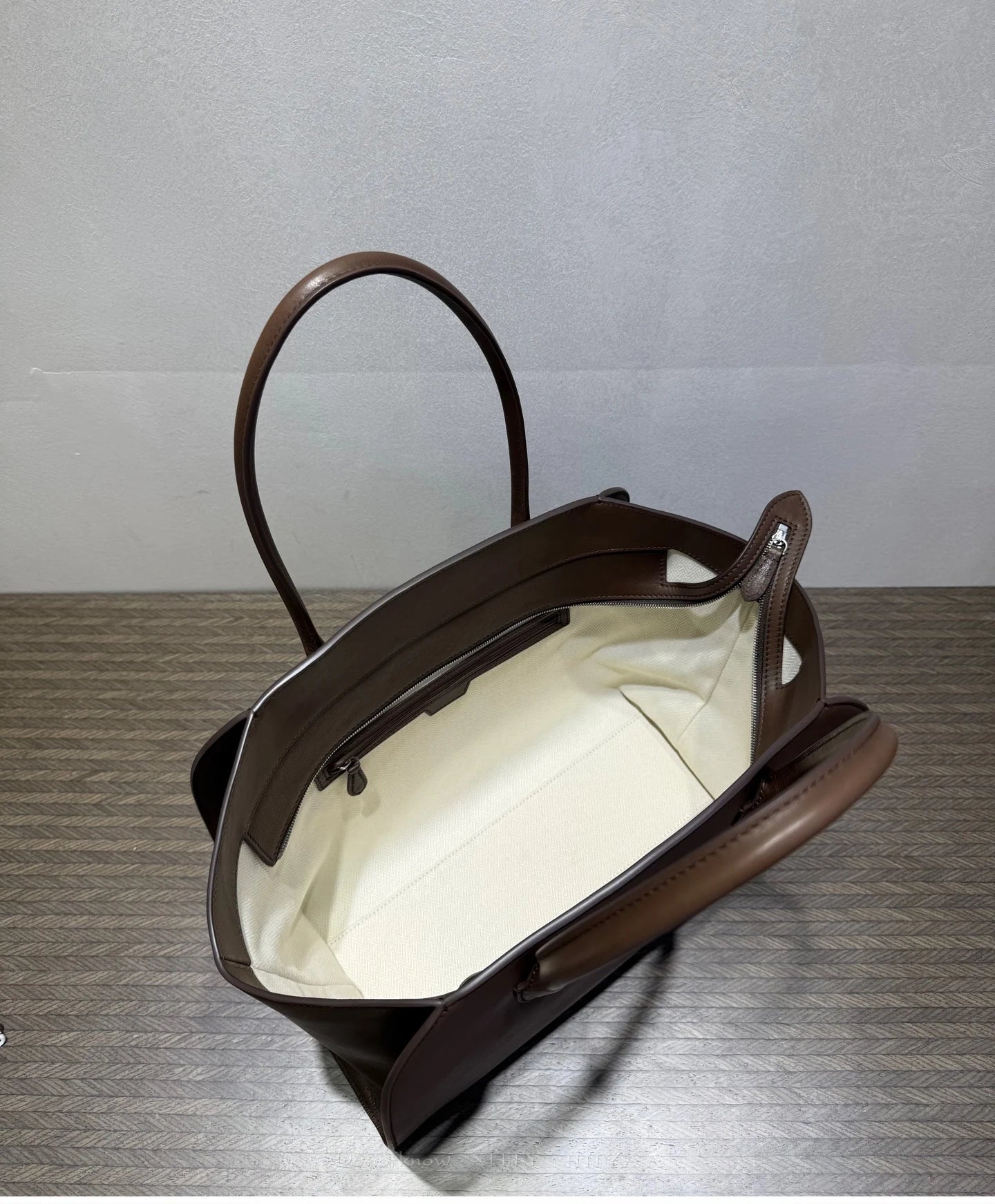 36cm Top-Grain Cowhide Tote — Effortless Everyday Elegance