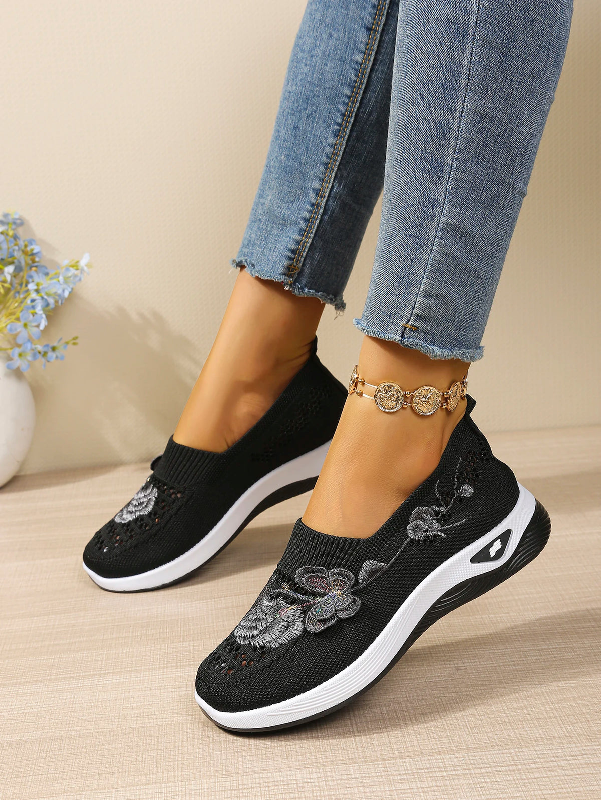 Comfort Women Closed Toe Mules Sandals Floral Embroidery Hollow Mesh Slip On Wedge Platform Lightweight Daily Walkin Lady Shoes