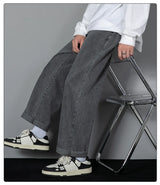 Men’s Relaxed Straight-Leg Denim Jeans