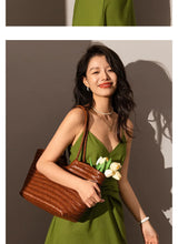 Leather woven bag, large-capacity women's tote bag, holiday leisure top layer cowhide shoulder bag, vegetable basket bag.