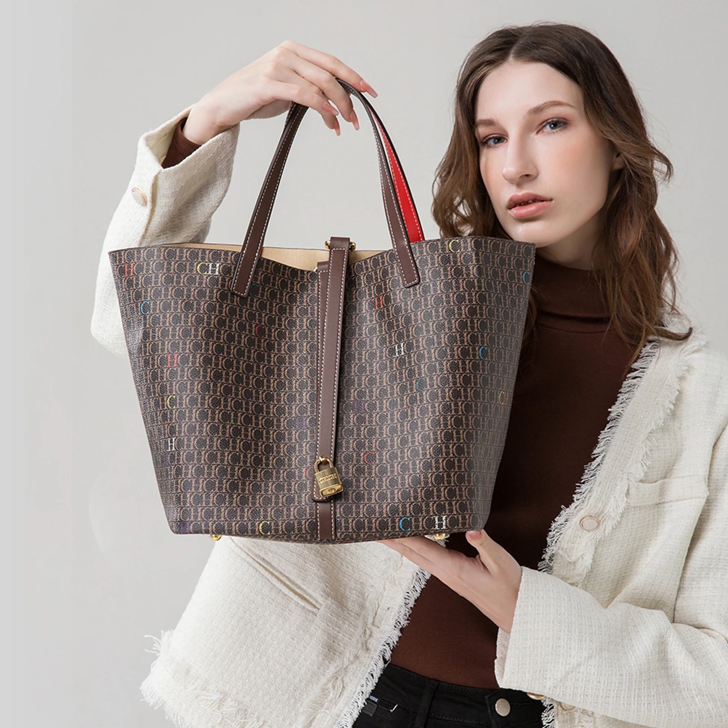 Classic Style Women's Large-capacity Handbag Letters Print Design Small Metal Accessories Exquisite Workmanship