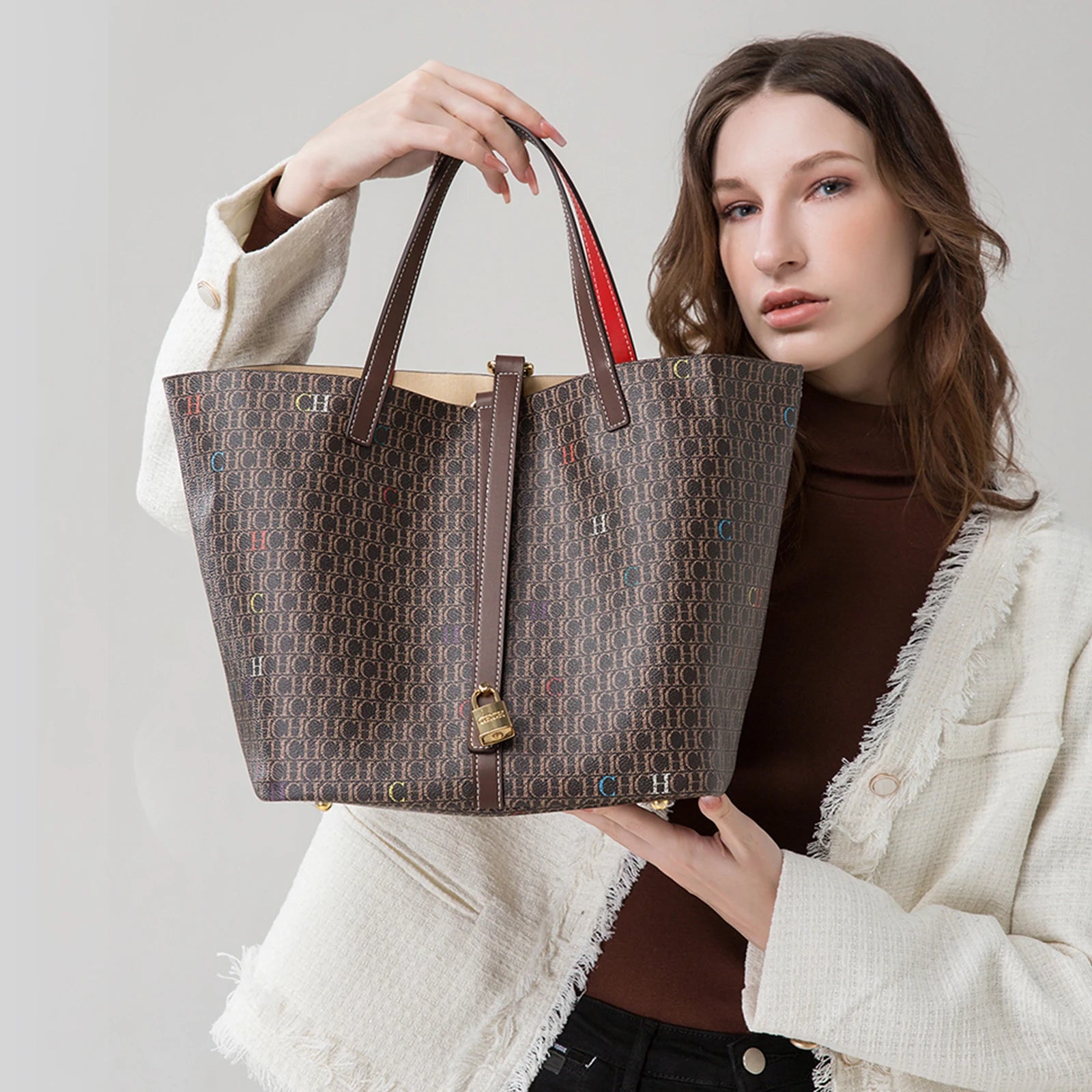 Classic Style Women's Large-capacity Handbag Letters Print Design Small Metal Accessories Exquisite Workmanship