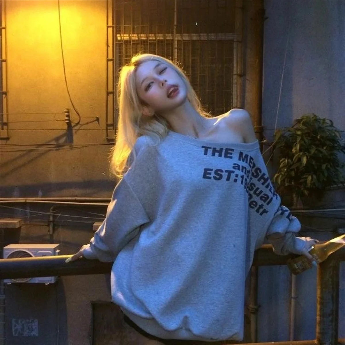 Retro Chic Y2K Oversized Graphic Tee | 2025 Streetwear Collection